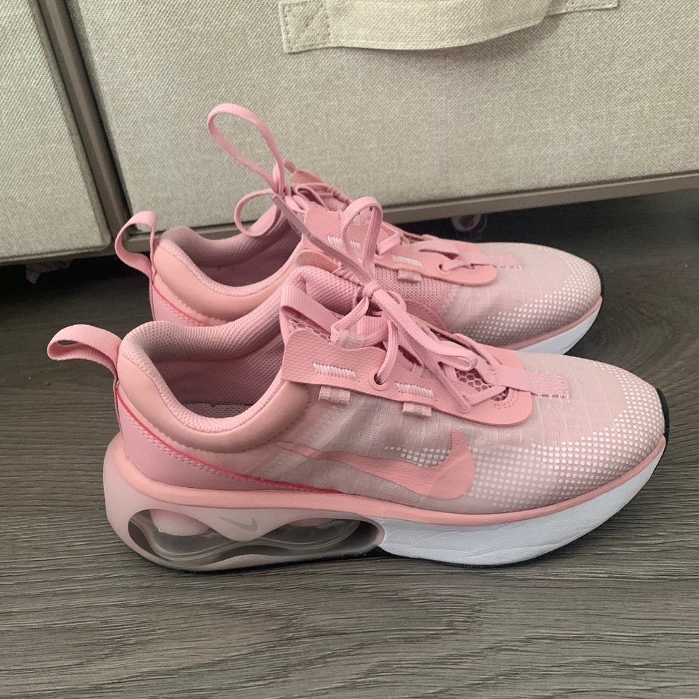 Pink Air max